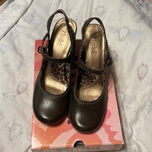 Mudd brown heels